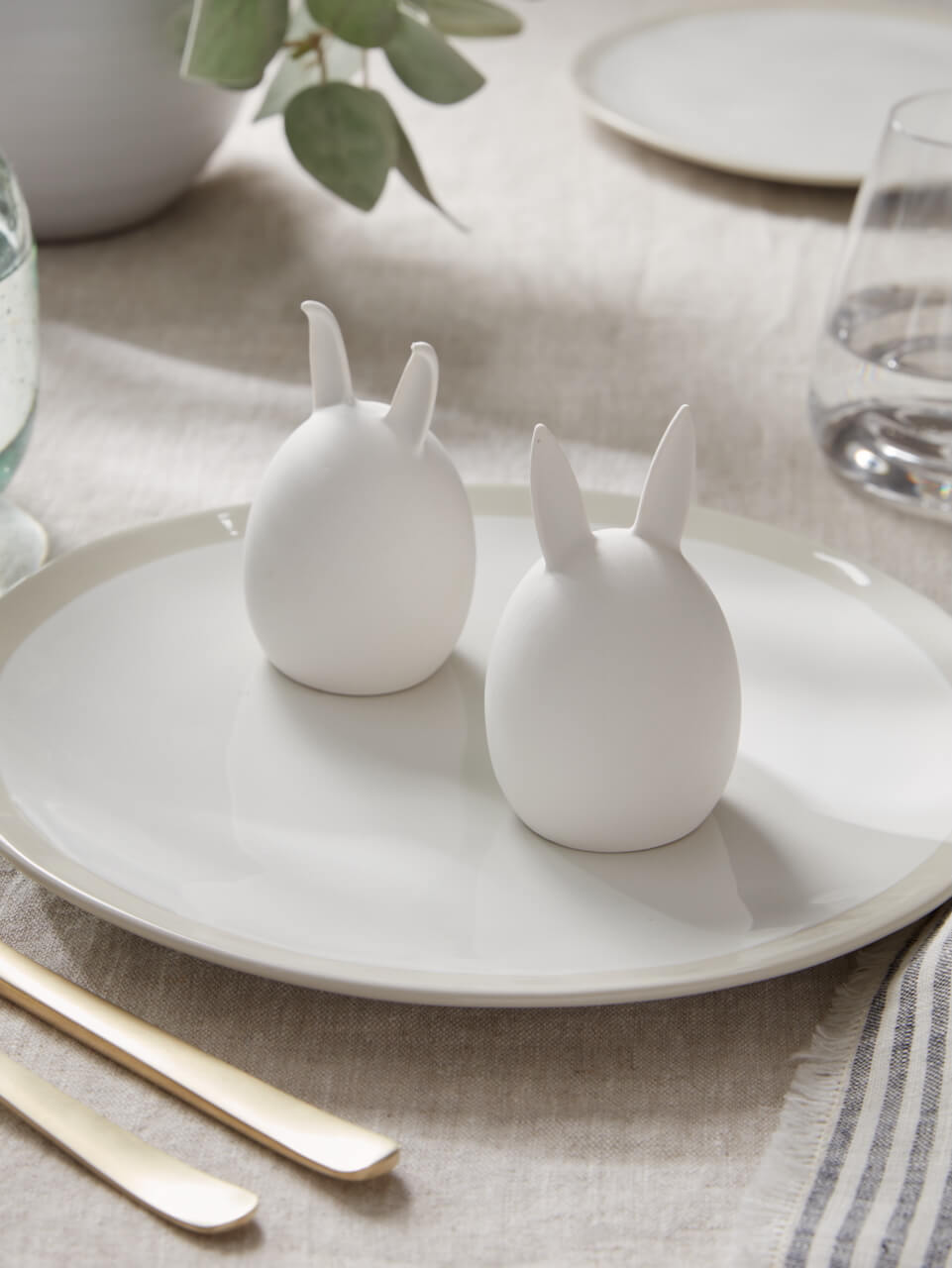 Set of 2 White Ceramic Easter Decorations