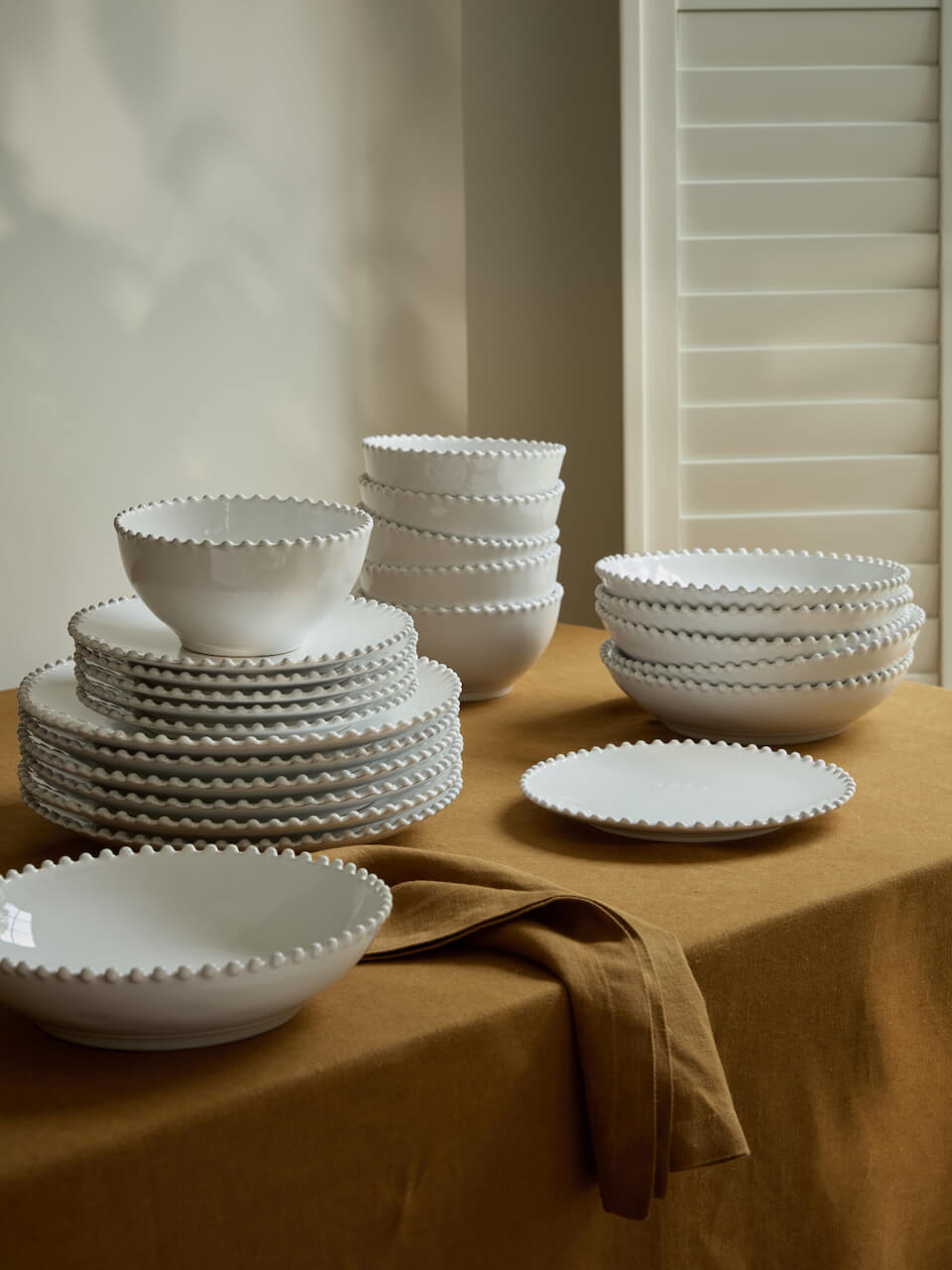 Pearl Stoneware 24 Piece Dinner Set