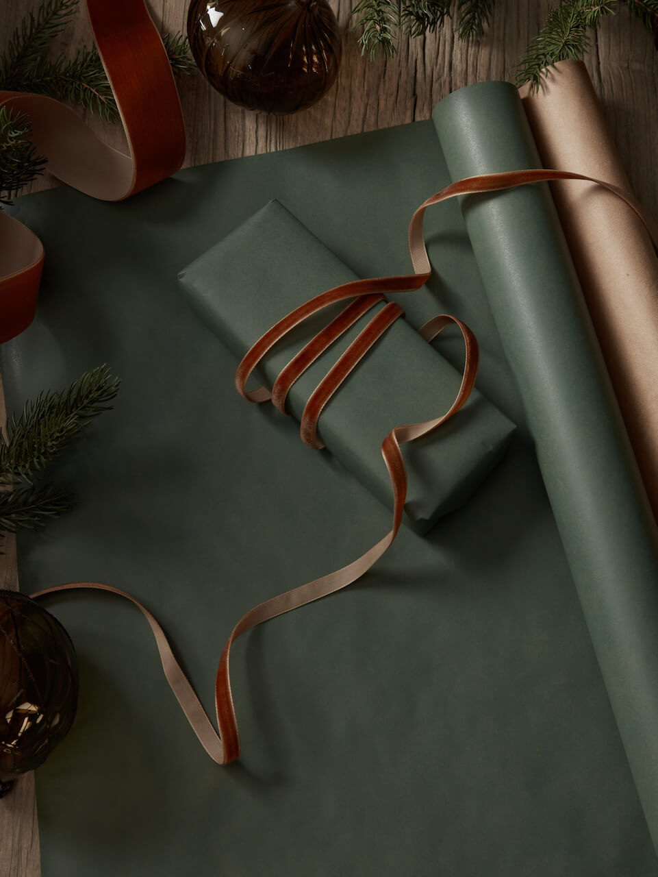 10m Green and Natural Reversible Wrapping Paper