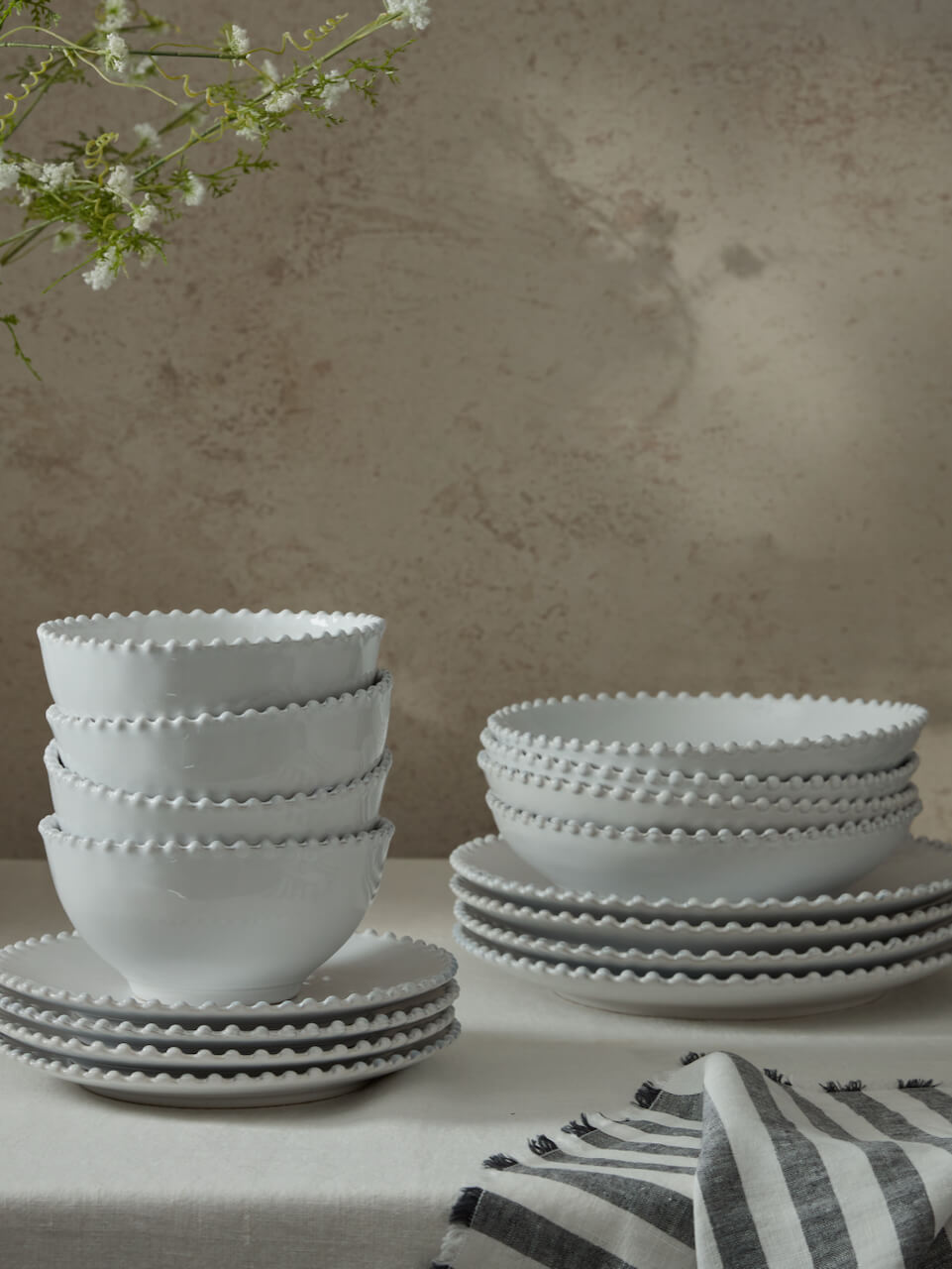 Pearl Stoneware 24 Piece Dinner Set