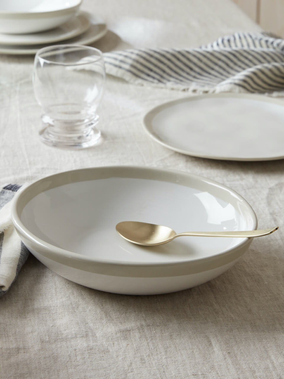 Vela Tableware
