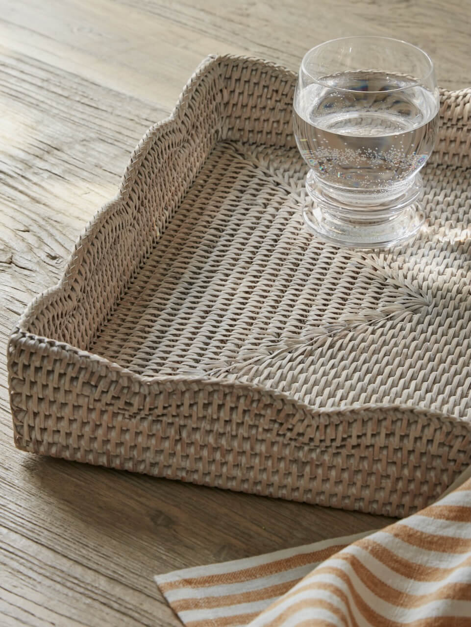 Rhu Rattan Scallop Edge Tray - White